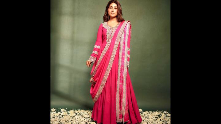 6. Elegant Pink Anarkali: Hina Khan looks breathtaking in a regal pink Anarkali suit that’s perfect for the festive season. This festive pink ensemble radiates elegance, positivity, and timeless beauty. The floor-length silhouette, paired with a delicately embroidered dupatta, makes this outfit a mesmerising choice for the festivities. (Image Source: Instagram/@realhinakhan)