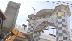 संभल में सरकारी जमीन पर बना मैरिज हॉल बुलडोजर से ध्वस्त, अवैध मस्जिद पर भी होगी कार्रवाई