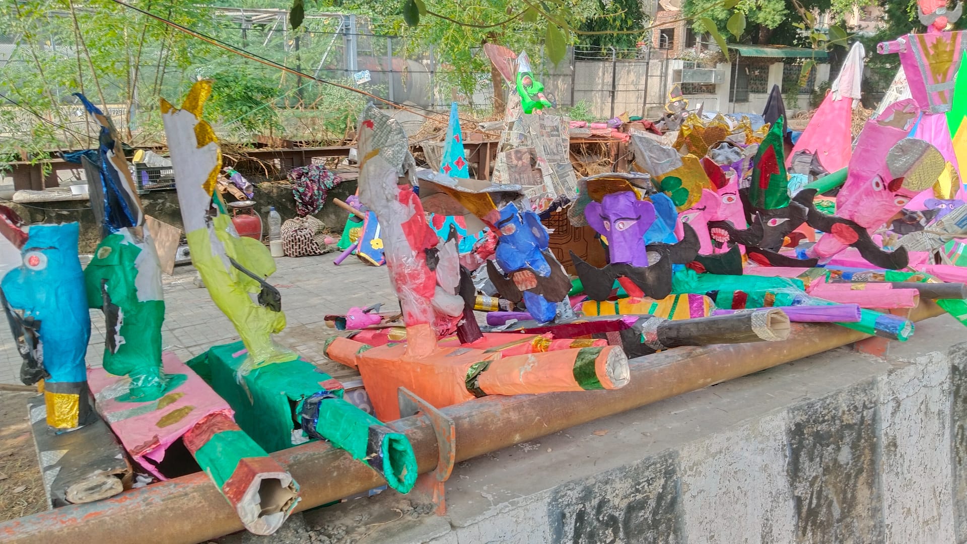 Dussehra 2025: दिल्ली में छोटे रावण के पुतले बने बच्चों की पहली पसंद, दशहरे पर बाजारों में मची धूम