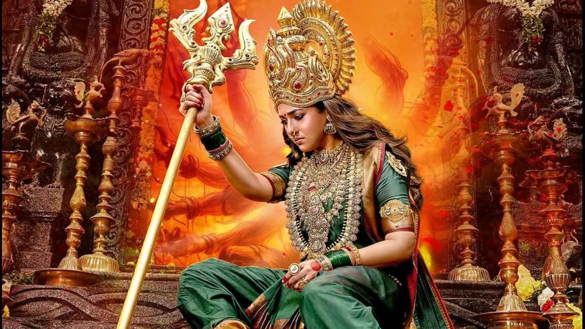 Nayanthara: అమ్మోరిగా నయనతార - దసరా స్పెషల్... 'మూకుత్తి అమ్మన్ 2' లుక్ రిలీజ్...