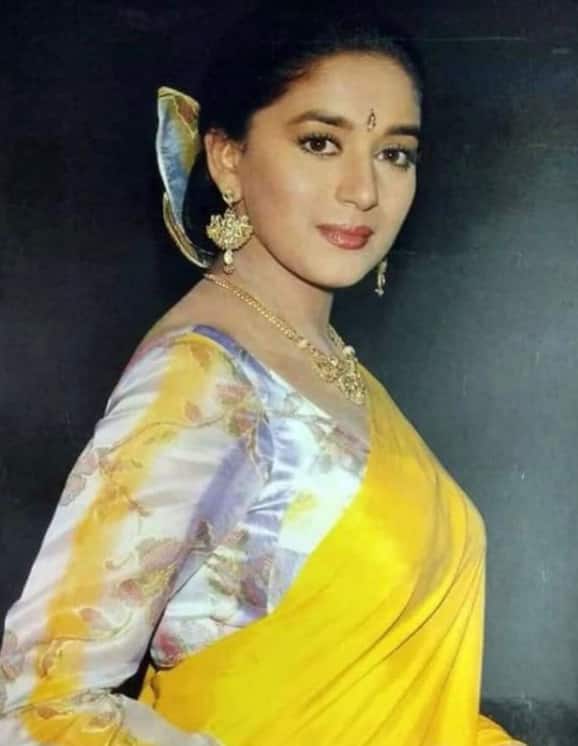 This picture of Madhuri Dixit's youth is also very cute. In this photo, the actress looks quite innocent.