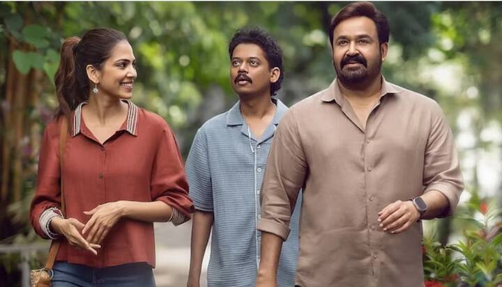 हृदयपूर्वम ' हा साऊथ सुपरस्टार मोहनलाल यांचा बहुप्रतिक्षित आणि ब्लॉकबस्टर ठरलेल्या या चित्रपटाने आता ओटीटी प्लॅटफॉर्मवर धडक मारली आहे . 26 सप्टेंबर पासून हा सिनेमा जिओ हॉटस्टार वर प्रेक्षकांना पाहायला उपलब्ध झालाय .