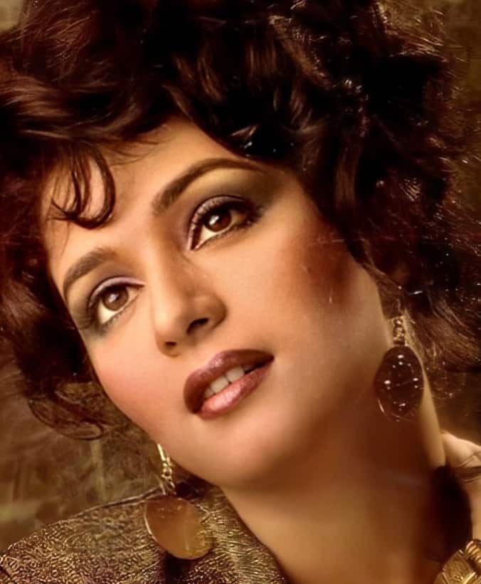 After this, Madhuri gave many blockbuster films like Dil, Son, Dil To Pagal Hai, Hum Aapke Hain Kaun, Devdas and became the Lady Superstar of Bollywood.