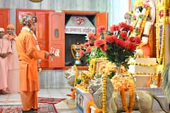 Dussehra 2025: विजयादशमी पर सीएम योगी ने गोरखनाथ मंदिर में किया विशेष अनुष्ठान, देखें तस्वीरें