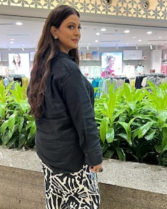 अक्षरा सिंह की 'मां' की 10 तस्वीरें, 55 की उम्र में भी हैं बेटी से ज्यादा खूबसूरत और ग्लैमरस