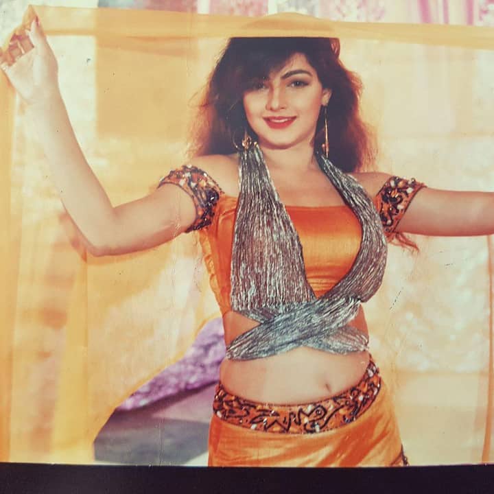 Mamta Kulkarni also worked with almost all the top actors in her career. She was the most glamorous actress of her era.