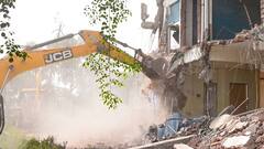 गोधरा के पंचमहल में दशहरे पर बुलडोजर कार्रवाई, असामाजिक तत्वों के अवैध कब्जे ढहाए गए