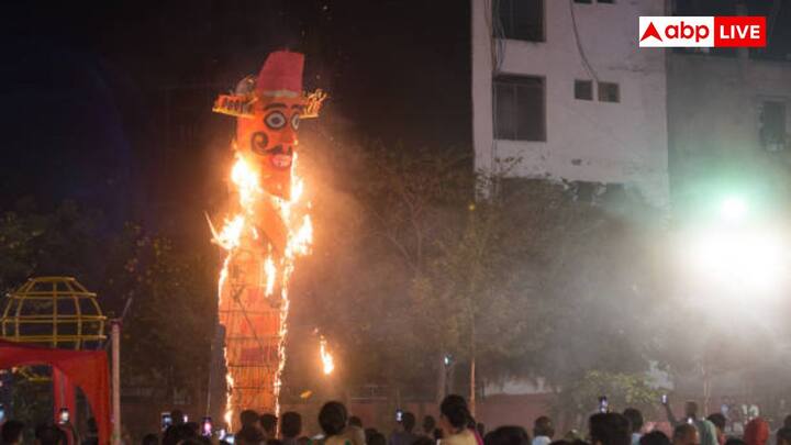 इस मंदिर में सेवा करने वाले पुजारियों को रावण का सीधा वंशज माना जाता है. वे परंपराओं को बनाए रखे हुए हैं और साथ ही सभी रीति-रिवाजों को बिना किसी रूकावट के चलाते आ रहे हैं.