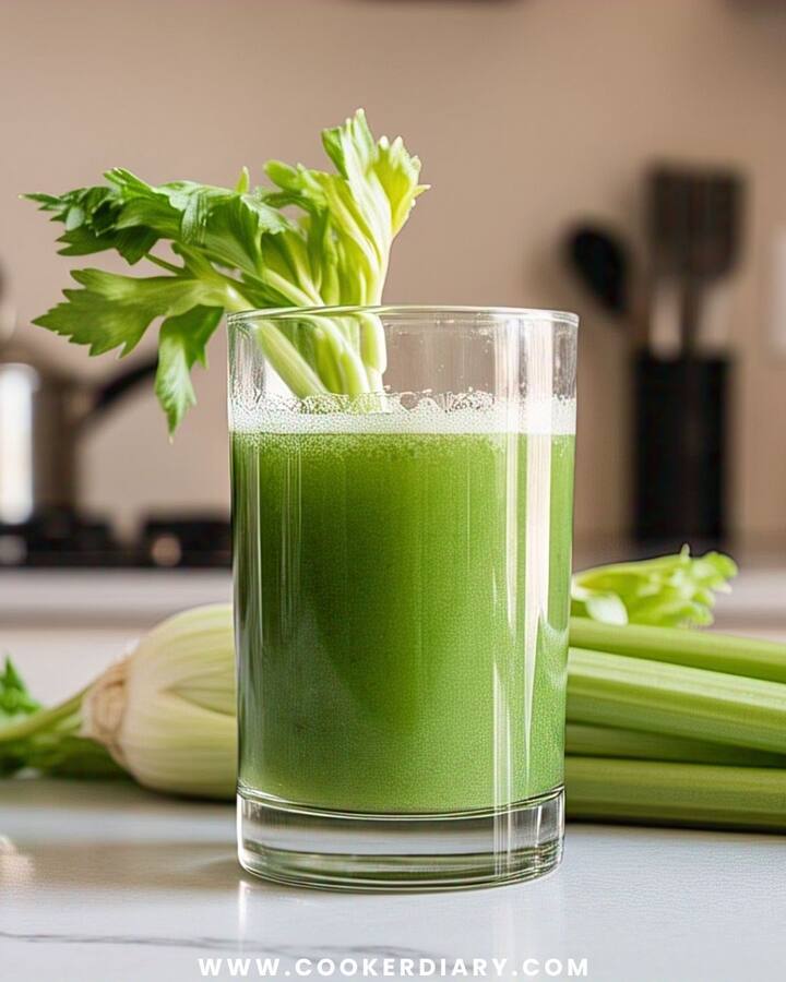 जिरे आणि ओवा पोटातील वायू, अपचन आणि लघवीच्या समस्यांपासून आराम देतात आणि नैसर्गिक डिटॉक्स म्हणून काम करतात.