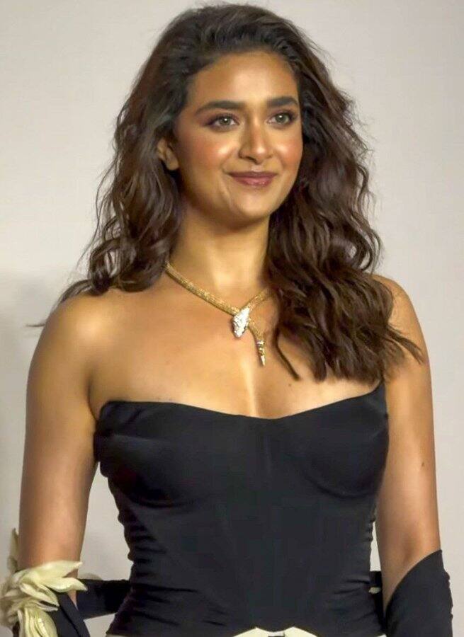 திருமணத்திற்கு பின் தனது கணவருடன் தாய்லாந்திற்கு ஹனிமூன் சென்று வந்தார் கீர்த்தி சுரேஷ். இந்த சுற்றுலாவின் போதான புகைப்படங்களை தனது இன்ஸ்டாகிராம் பக்கத்தில் அவர் தொடர்ச்சியாக பகிர்ந்து வந்தார்