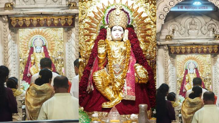 श्री महालक्ष्मी मंदिर सारसबागच्यावतीने दरवर्षीप्रमाणे यंदाही दसऱ्याला श्री महालक्ष्मी देवीला १६ किलो सोन्याची साडी परिधान करण्यात आली आहे.