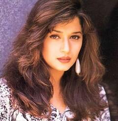 58 साल की माधुरी दीक्षित की जवानी की तस्वीरें देखी हैं? हुस्न से कहर ढाती थीं धक-धक गर्ल