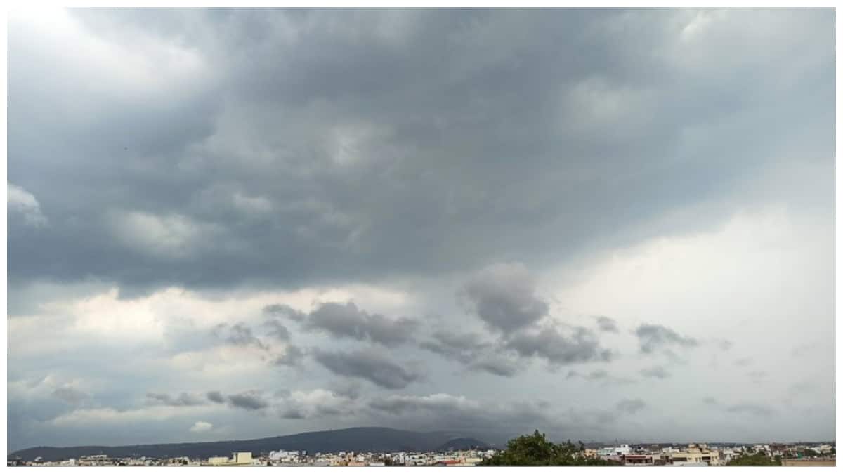 Andhra Pradesh Weather: ఉత్తారంధ్ర అతలాకుతలం: తీరం వెంబడి కొనసాగుతున్న తీవ్ర వాయుగుండం ; జోరువానలు, ఈదురుగాలుల బీభత్సం