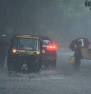 ਭਾਰਤੀ ਮੌਸਮ ਵਿਗਿਆਨ ਕੇਂਦਰ ਦੇ ਅਨੁਸਾਰ ਅੱਜ ਤੋਂ 3 ਅਕਤੂਬਰ ਤੱਕ ਪੰਜਾਬ ਦੇ ਕਈ ਹਿੱਸਿਆਂ ਵਿਚ ਹਲਕੀ ਬਾਰਿਸ਼ ਹੋ ਸਕਦੀ ਹੈ। ਇਸ ਨਾਲ ਮੌਸਮ ਵਿੱਚ ਠੰਡਕ ਆਉਣ ਦੀ ਉਮੀਦ ਹੈ ਅਤੇ ਲੋਕਾਂ ਨੂੰ ਗਰਮੀ ਤੋਂ ਕੁਝ ਰਾਹਤ ਮਿਲ ਸਕਦੀ ਹੈ।