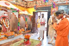 Dussehra 2025: विजयादशमी पर सीएम योगी ने गोरखनाथ मंदिर में किया विशेष अनुष्ठान, देखें तस्वीरें