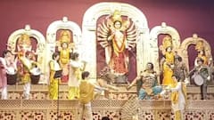 In Pics: वाराणसी में दुर्गा पूजा की धूम, पंडालों में बड़ी संख्या में उमड़े भक्त, देखें- मनमोहक तस्वीरें