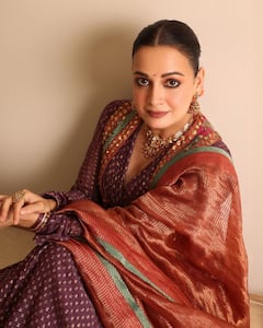 43 की उम्र में भी आज की एक्ट्रेसेस को टक्कर देती हैं दीया मिर्जा, देखिए जवानी की 10 फोटोज