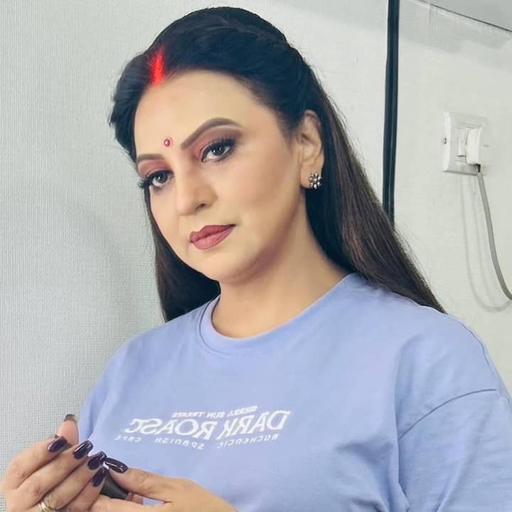 इमली में नीलिमा सिंह को आंटी ब्लू राठौर की भूमिका में देखा गया था. लेकिन, रियल लाइफ में वो आंटी लगती नहीं हैं.