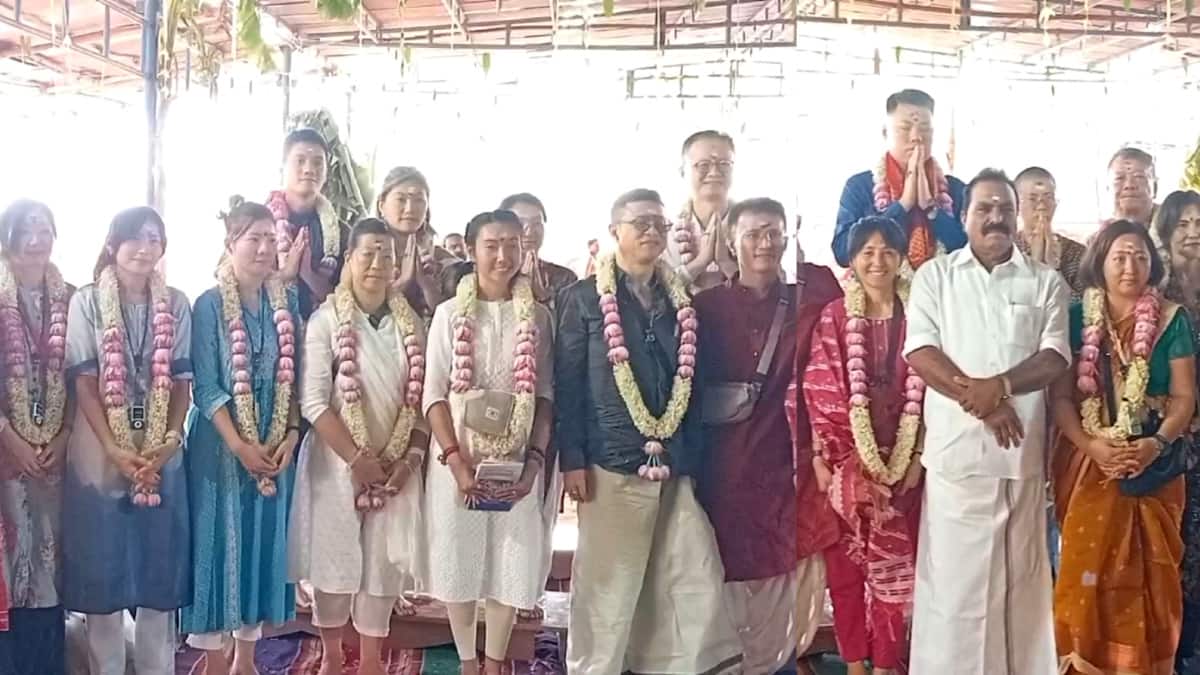 சீர்காழி சித்தர் பீடத்தில் குவிந்த வெளிநாட்டு பக்தர்கள்! குருபூஜையில் பக்தி பரவசம்..!