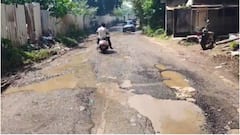 Pune News: पुणे तिथे काय उणे; वैतागलेल्या पुणेकरांनी दसऱ्याच्या मुहूर्तावर केली खराब रस्त्यांची पूजा