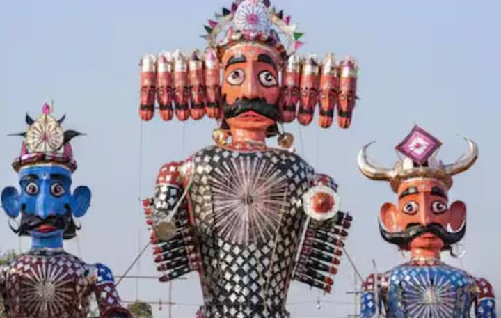 ਭਾਰਤ ਤਿਉਹਾਰਾਂ ਦੀਆਂ ਪਰੰਪਰਾਵਾਂ ਅਤੇ ਵਿਸ਼ਵਾਸਾਂ ਦੀ ਧਰਤੀ ਹੈ। ਹਰੇਕ ਤਿਉਹਾਰ ਡੂੰਘੇ ਸਬਕ ਅਤੇ ਸੰਦੇਸ਼ ਰੱਖਦਾ ਹੈ। ਅਜਿਹਾ ਹੀ ਇੱਕ ਤਿਉਹਾਰ ਵਿਜੇਦਸ਼ਮੀ ਜਾਂ ਦੁਸਹਿਰਾ ਹੈ, ਜੋ ਬੁਰਾਈ ਉੱਤੇ ਚੰਗਿਆਈ ਦੀ ਜਿੱਤ ਦੇ ਪ੍ਰਤੀਕ ਵਜੋਂ ਮਨਾਇਆ ਜਾਂਦਾ ਹੈ। ਇਸ ਦਿਨ, ਦੇਸ਼ ਭਰ ਵਿੱਚ ਰਾਵਣ ਨੂੰ ਸਾੜਿਆ ਜਾਂਦਾ ਹੈ। ਅੱਜ ਦੁਸਹਿਰਾ ਹੈ ਅਤੇ ਇਸ ਦਿਨ ਰਾਵਣ ਨੂੰ ਸਾੜਿਆ ਜਾਵੇਗਾ। ਇਹ ਸਵਾਲ ਖੜ੍ਹਾ ਹੁੰਦਾ ਹੈ: ਇਸਨੂੰ ਰਾਵਣ ਦਹਨ ਕਿਉਂ ਕਿਹਾ ਜਾਂਦਾ ਹੈ, ਪੁਤਲਾ ਸਾੜਨਾ ਕਿਉਂ ਨਹੀਂ? ਆਓ ਜਾਣਦੇ ਹਾਂ। ਦਰਅਸਲ, ਰਾਵਣ ਸਿਰਫ਼ ਰਾਮਾਇਣ ਦਾ ਇੱਕ ਪਾਤਰ ਨਹੀਂ ਹੈ। ਉਸ ਨੂੰ ਭਾਰਤੀ ਪਰੰਪਰਾ ਵਿੱਚ ਹੰਕਾਰ, ਲਾਲਚ, ਅਨਿਆਂ ਅਤੇ ਅਧਰਮ ਦਾ ਪ੍ਰਤੀਕ ਮੰਨਿਆ ਜਾਂਦਾ ਹੈ।