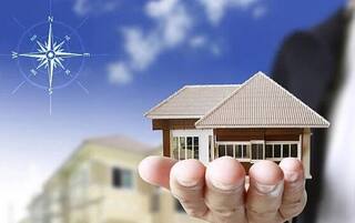 Vastu Tips: તમારા ઘરના મુખ્ય દરવાજાની સામે ક્યારેય ન રાખવી જોઈએ આ વસ્તુ, જાણી લો