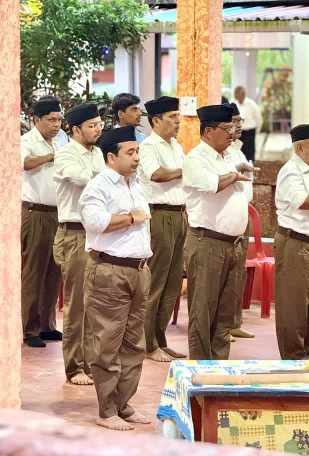 Nitesh Rane RSS: मंत्री आणि भाजपचे नेते नितेश राणे प्रथमच राष्ट्रीय स्वयंसेवक संघांच्या गणवेषात दिसले.