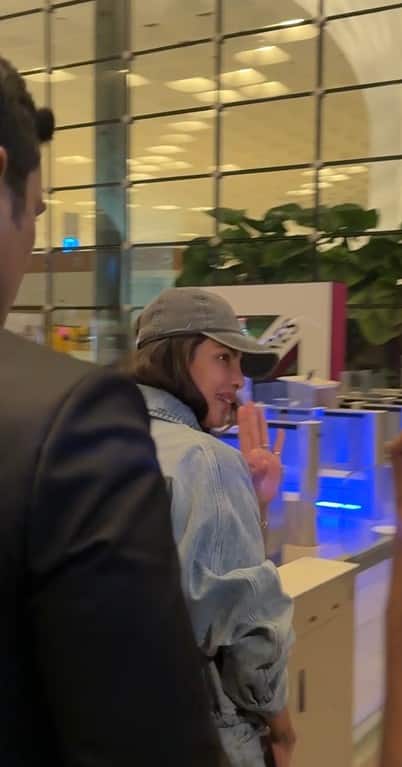 The actress completed her look with blue jeans by putting a matching denim jacket and a cap on the head. Priyanka also spoke by the media at the airport.