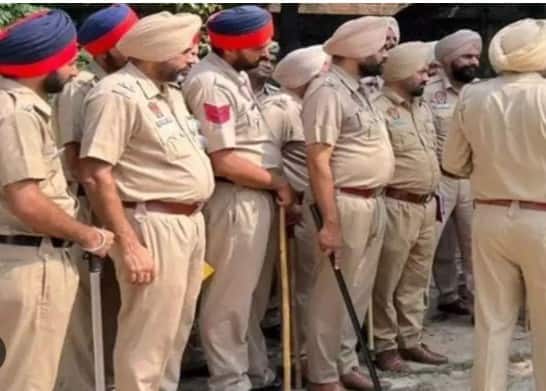 ਸ਼ਾਖਾ, ਦੀਪਿਕਾ ਸ਼ਰਮਾ ਨੂੰ ਰਜਿਸਟ੍ਰੇਸ਼ਨ ਕਲਰਕ ਸਬ ਰਜਿਸਟਰਾਰ ਜਲੰਧਰ-2 ਤੋਂ ਆਸਲਾ ਸ਼ਾਖਾ, ਰਣਵੀਰ ਸਿੱਧੂ ਜੂਨੀਅਰ ਸਹਾਇਕ ਨੂੰ ਆਸਲਾ ਸ਼ਾਖਾ ਤੋਂ ਫੁਟਕਲ-2 ਸ਼ਾਖਾ, ਅਰੁਣ ਭਟੇਜਾ ਕਲਰਕ ਨੂੰ ਰਜਿਸਟ੍ਰੇਸ਼ਨ ਕਲਰਕ ਸਬ ਰਜਿਸਟਰਾਰ ਜਲੰਧਰ-2 ਤੋਂ ਫੁਟਕਲ-2 ਸ਼ਾਖਾ, ਸਤਬੀਰ ਕੌਰ ਕਲਰਕ ਨੂੰ ਤਹਿਸੀਲਦਾਰ ਨਕੋਦਰ ਤੋਂ ਰਜਿਸਟ੍ਰੇਸ਼ਨ ਕਲਰਕ ਦਫ਼ਤਰ ਐਸਡੀਐਮ ਸ਼ਾਹਕੋਟ, ਪਰਮਿੰਦਰ ਸਿੰਘ ਜੂਨੀਅਰ ਸਹਾਇਕ ਰਜਿਸਟ੍ਰੇਸ਼ਨ ਕਲਰਕ ਸਬ ਰਜਿਸਟਰਾਰ ਸ਼ਾਹਕੋਟ ਤੋਂ ਐਸਡੀਐਮ ਸ਼ਾਹਕੋਟ, ਅਭਿਸ਼ੇਕ ਸਿੰਗਲਾ ਕਲਰਕ ਐਸਡੀਐਮ ਸ਼ਾਹਕੋਟ ਤੋਂ ਐਸਡੀਐਮ ਫਿਲੌਰ, ਜਸਵੰਤ ਰਾਏ ਜੂਨੀਅਰ ਸਹਾਇਕ ਰਜਿਸਟ੍ਰੇਸ਼ਨ ਕਲਰਕ ਸਬ ਰਜਿਸਟਰਾਰ ਫਿਲੌਰ ਤੋਂ ਐਸਡੀਐਮ ਫਿਲੌਰ, ਮੁਕੇਸ਼ ਕੁਮਾਰ ਕਲਰਕ ਨੂੰ ਐਸਡੀਐਮ ਫਿਲੌਰ ਤੋਂ ਰਜਿਸਟ੍ਰੇਸ਼ਨ ਕਲਰਕ ਦਫ਼ਤਰ ਸਬ ਰਜਿਸਟਰਾਰ ਫਿਲੌਰ, ਉਮੰਗ ਸ਼ਰਮਾ ਜੂਨੀਅਰ ਸਹਾਇਕ ਰਜਿਸਟ੍ਰੇਸ਼ਨ ਕਲਰਕ ਸੰਯੁਕਤ ਸਬ ਰਜਿਸਟਰਾਰ ਕਰਤਾਰਪੁਰ ਤੋਂ ਡੀਆਰਏ (ਐਮਐਂਡਟੀ) ਸ਼ਾਖਾ, ਸੁਮਿੰਦਰ ਕੌਰ ਕਲਰਕ ਨੂੰ ਡੀਆਰਏ (ਐਮਐਂਡਟੀ) ਸ਼ਾਖਾ ਤੋਂ ਵਿਕਾਸ ਸ਼ਾਖਾ, ਵਰੁਣ ਕੁਮਾਰ ਕਲਰਕ ਨੂੰ ਵਿਕਾਸ ਸ਼ਾਖਾ ਤੋਂ ਰਜਿਸਟ੍ਰੇਸ਼ਨ ਕਲਰਕ, ਸੰਯੁਕਤ ਸਬ ਰਜਿਸਟਰਾਰ ਦਫ਼ਤਰ, ਕਰਤਾਰਪੁਰ, ਵਰਿੰਦਰ ਸ਼ਰਮਾ ਜੂਨੀਅਰ ਸਹਾਇਕ ਰਜਿਸਟ੍ਰੇਸ਼ਨ ਕਲਰਕ, ਸੰਯੁਕਤ ਸਬ ਰਜਿਸਟਰਾਰ ਦਫ਼ਤਰ, ਗੁਰਾਇਆ ਨੂੰ ਤਹਿਸੀਲਦਾਰ ਦਫ਼ਤਰ ਫਿਲੌਰ, ਹਰਪ੍ਰੀਤ ਸਿੰਘ ਕਲਰਕ ਦਫ਼ਤਰ ਤੋਂ ਤਹਿਸੀਲਦਾਰ, ਫਿਲੌਰ ਨੂੰ ਰਜਿਸਟ੍ਰੇਸ਼ਨ ਕਲਰਕ, ਸੰਯੁਕਤ ਸਬ ਰਜਿਸਟਰਾਰ, ਗੁਰਾਇਆ ਦਫ਼ਤਰ...