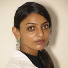 वायरल गर्ल मोनालिसा ने ऐसी तस्वीरें डालीं, सोशल मीडिया पर हो रहीं बातें