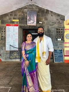 हीरोइन से कम नहीं हैं 'कांतारा' एक्टर ऋषभ शेट्टी की वाइफ प्रगति, देखें 10 खूबसूरत तस्वीरें