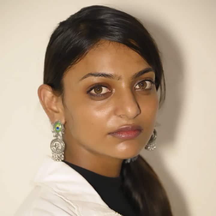 First, she will be seen in the Bollywood film The Diary of Manipur along with Amit Rao, brother of Monalisa Rajkumar Rao. After this he will be seen in South's film Nagamma. Hasina has started preparations for both the projects.
