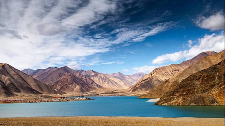 अक्टूबर 2025 में भारतीय रुपये की अफगानिस्तान में कीमत लगभग 0.76 अफगानी प्रति रुपये है. इसका मतलब है कि 1 भारतीय रुपये के बदले आपको लगभग 0.76 अफगानी मिलते हैं.