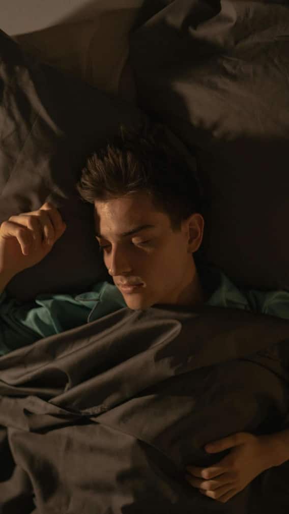 चांगल्या झोपेसाठी झोपण्यापूर्वी हे योगाभ्यास करा