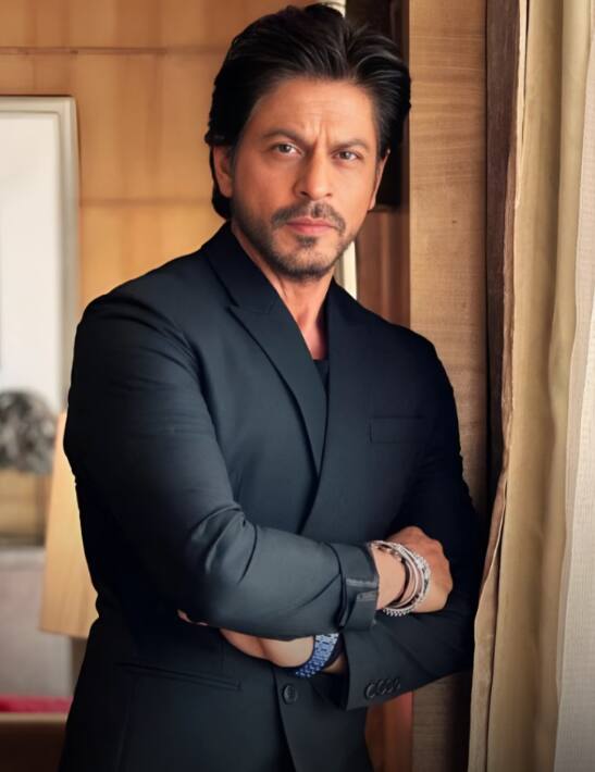 हुरुन इंस्टीट्यूट ने बुधवार, 1 अक्टूबर 2025 को हुरुन इंडिया रिच लिस्ट 2025 जारी की. जिसके अनुसार शाहरुख खान की नेटवर्थ करीब 12,490 करोड़ रुपये है.