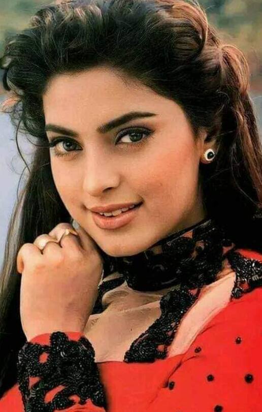 Juhi Chawla has an IPL team Kolkata Knight Riders, one of the main contributors in the net worth of Rs 4600 crore. She is a honor with her husband Jai Mehta and Bollywood superstar Shah Rukh Khan of this team. According to Forbes, KKR is priced at $ 1.1 billion (about Rs 9,139 crore) by 2022.