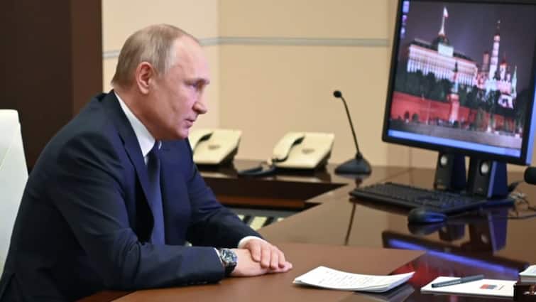 <div>Putin Slams France Over Tanker Seizure, Calls It 'Piracy' Warns Of Retaliation</div>