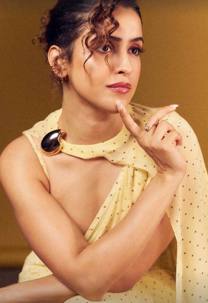 वर्कफ्रंट पर सान्या अपनी नई फिल्म सनी संस्कारी की तुलसी कुमारी में अनन्या के किरदार में नजर आ रही हैं.