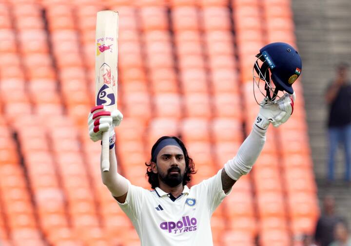 के. एल. राहुलने 192 चेंडूत 12 चौकारांसह 100 धावा पूर्ण केल्या.