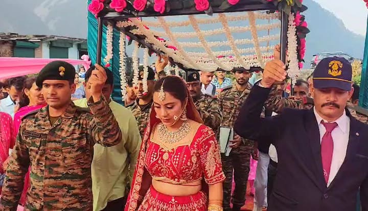 दुल्हन ने भावुक होकर सैनिक भाइयों से आशीर्वाद लिया और बाद में सैनिकों और भूतपूर्व सैनिकों ने विवाह बाद उसे ससुराल तक छोड़कर भाई की पूरी जिम्मेदारी निभाई.