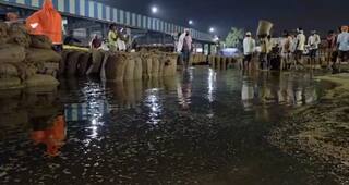 ਪਹਿਲਾਂ ਰੱਬ ਤੇ ਹੁਣ ਸਰਕਾਰੀ ਦੀ ਅਣਗਹਿਲੀ ਦੀ ਕਿਸਾਨਾਂ 'ਤੇ ਪਈ ਮਾਰ ! ਮੀਂਹ ਨੇ ਮੰਡੀਆਂ 'ਚ ਪਈ ਝੋਨੇ ਦੀ ਫਸਲ ਕੀਤੀ ਬਰਬਾਦ