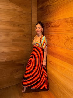 कनिका कपूर की 10 ग्लैमरस तस्वीरें: 47 की उम्र में भी सुपरफिट हैं 'बेबी डॉल' सिंगर, हुस्न देख खो बैठेंगे होश