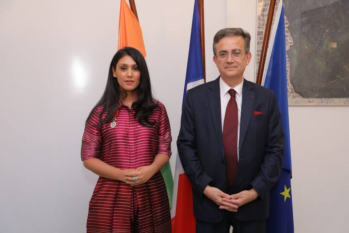 इसके अलावा रोशनी ने 2018 में ‘द हैबिटेट्स ट्रस्ट’ की स्थापना की थी. जो पर्यावरण और वन्यजीव संरक्षण के लिए काम करती है.