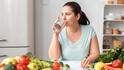 Drinking water while eating; Fact vs Myth : जेवताना पाणी प्यायल्याने खरंच पचन बिघडतं का?