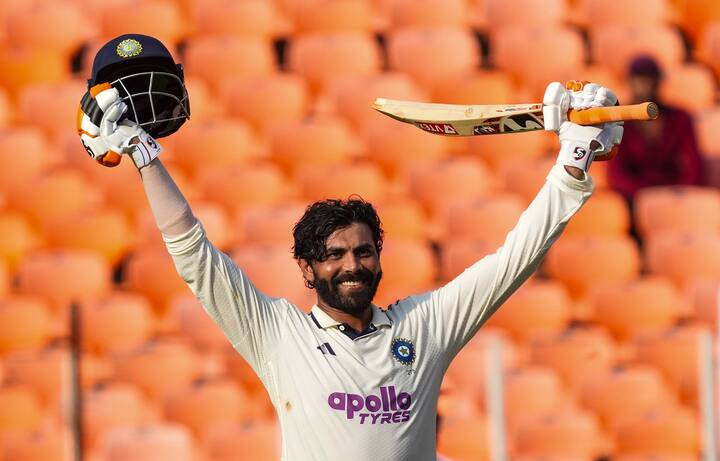 एका कॅलेंडर वर्षात 3 वेळा कसोटी सामन्यात एका डावात तीन भारतीय फलंदाजांनी शतक करण्याची भारतीय क्रिकेटच्या इतिहासातील ही चौथी वेळ आहे. भारताच्या फलंदाजांनी अशी कामगिरी पहिल्यांदा 1979 मध्ये केली होती. त्यानंतर 1986 आणि 2007 मध्ये अशी धमाकेदार फलंदाजी भारतीय फलंदाजांनी केली होती. आता 18 वर्षानंतर भारताच्या फलंदाजांनी एका कॅलेंडर वर्षात 3 वेळा कसोटी सामन्यातील एका डावात तीन फलंदाजांनी शतक केलं आहे.