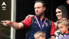 এশিয়া কাপের ট্রফি না নেওয়ায় ভারতের কড়া সমালোচনা কোহলির ঘনিষ্ঠ বন্ধুর!