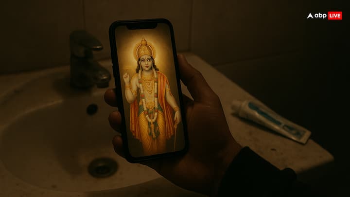 मोबाइल फोन की स्क्रीन पर लोग अकसर धार्मिक स्थलों की तस्वीरें लगाते हैं, जैसे मंदिरों, मस्जिदों या चर्च की तस्वीरें. मगर ऐसी तस्वीरें नहीं लगानी चाहिए, क्योंकि धार्मिक दृष्टि के अनुसार मोबाइल फोन का इस्तेमाल हर जगह होता है, जैसे बाथरूम, सड़क, या कई बार अशुद्ध जगहों पर भी. इसलिए इसे उचित नहीं माना जाता.