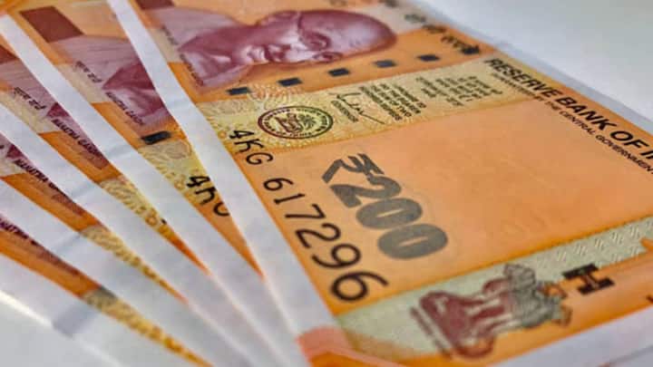 यदि आप अफगानिस्तान में हैं, तो वहां के स्थानीय बैंकों या मुद्रा एक्सचेंजों से भी रुपये को अफगानी में बदला जा सकता है.