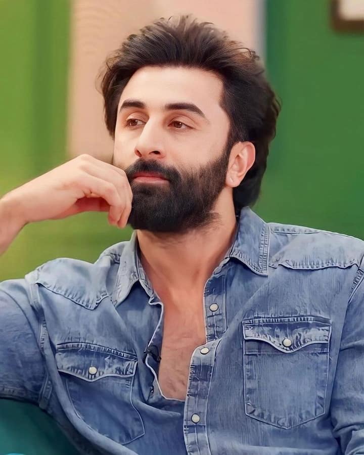 हेक्टिक शेड्यूल के बावजूद उन्होंने अपनी फिटनेस और ट्रांसफॉर्मेशन पर कड़ी मेहनत की थी और इसकी तारीफ खुद उनके ट्रेनर ने की है. शिवोहम भट्ट ने बताया कि अभिनेता अपने लाइफ में डिसिप्लिन फॉलो करते हैं और इसी वजह से वो इतने सक्सेसफुल हैं.