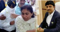 ठाण्यातील उपायुक्ताना 25 लाखांची लाच घेणं भोवलं, शंकर पाटोळेंसह एकाला बेड्या; सामाजिक कार्यकर्त्यांकडून फुले उधळत एसीबीच्या कारवाईचे स्वागत